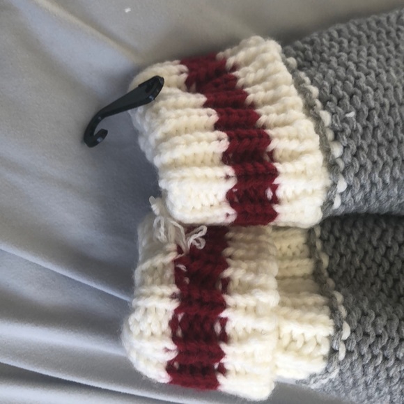 New Grey Mittens - Picture 3 of 5